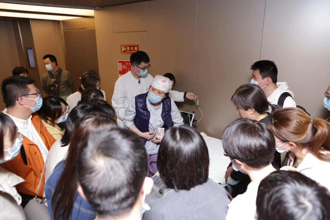 图片12 实际操作训练与学术交流.png