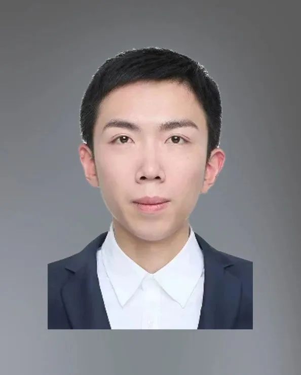 隆昱明.jpg