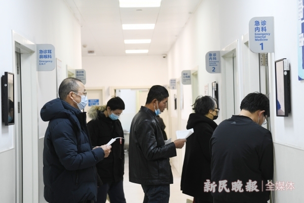 东方医院急诊内科候诊.jpg